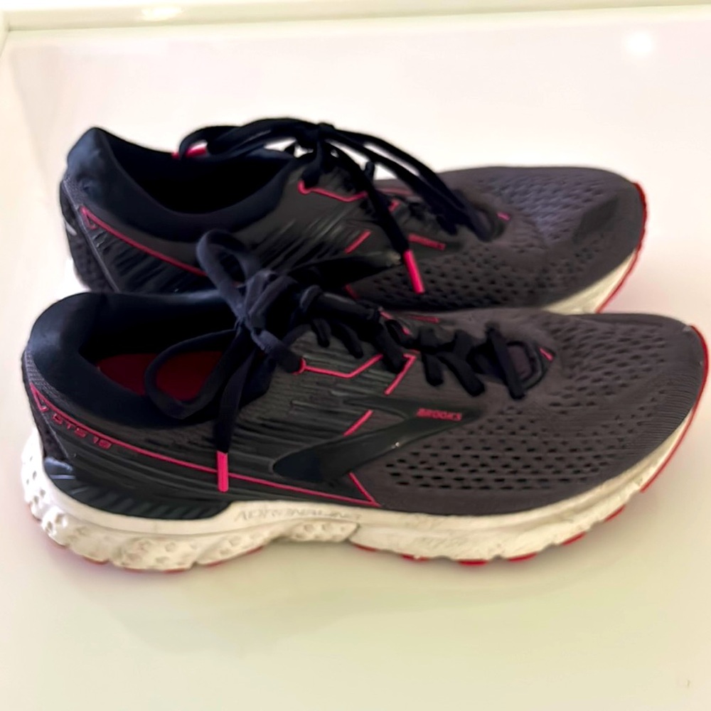 Brooks Women's Running Shoes - Black and Pink
